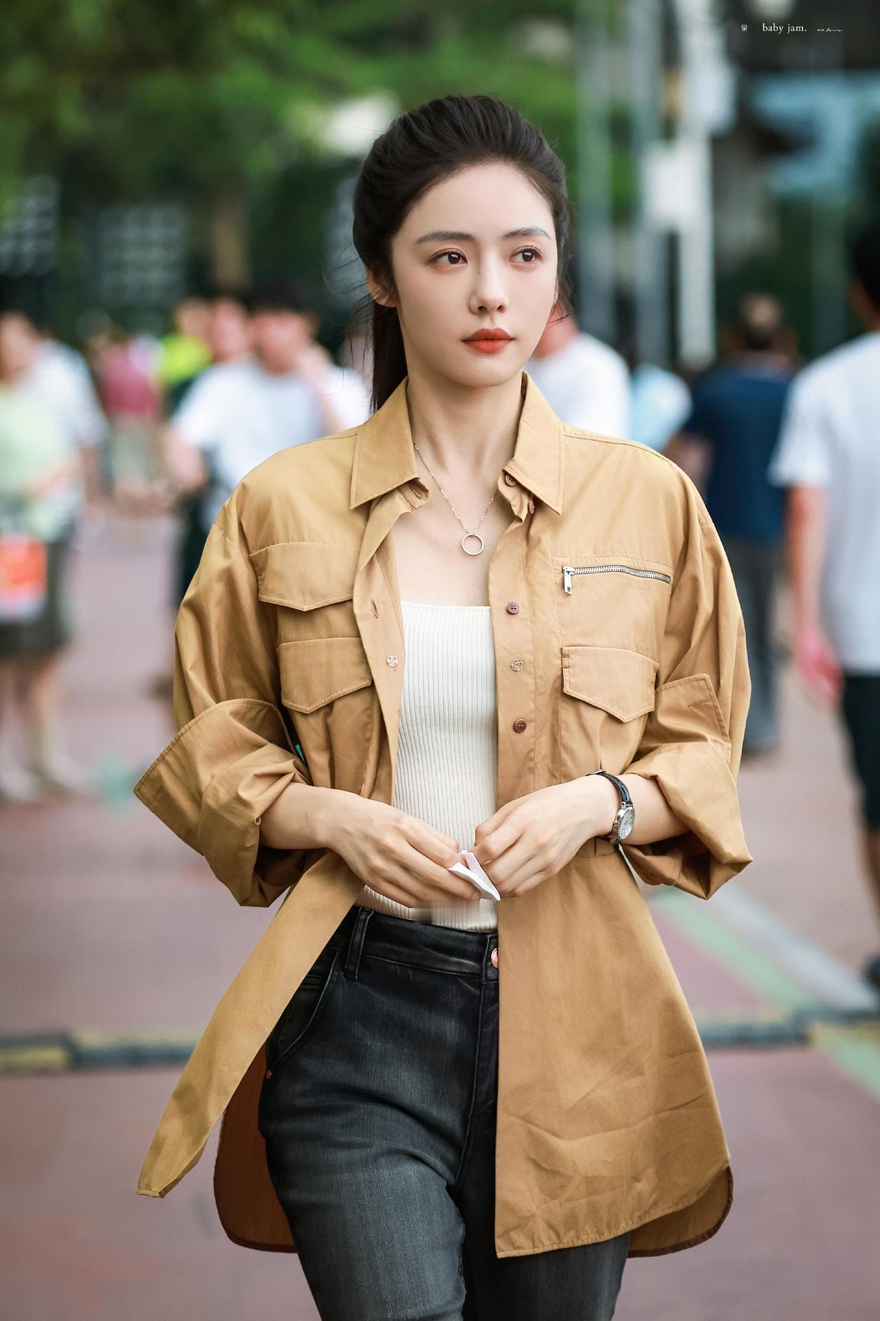 蔡文静女生如何穿搭看起来时尚更有品味呢