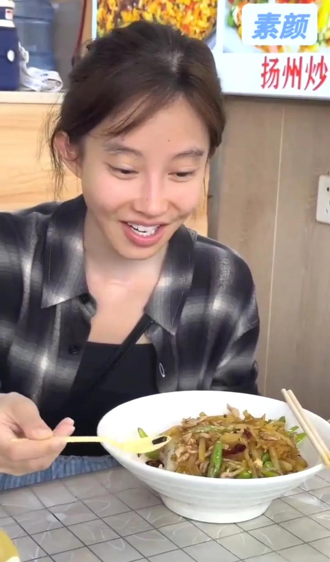 冯提莫素颜照来了，求榜一大哥心理阴影！冯提莫的大名估计玩网络的人没有不知道的