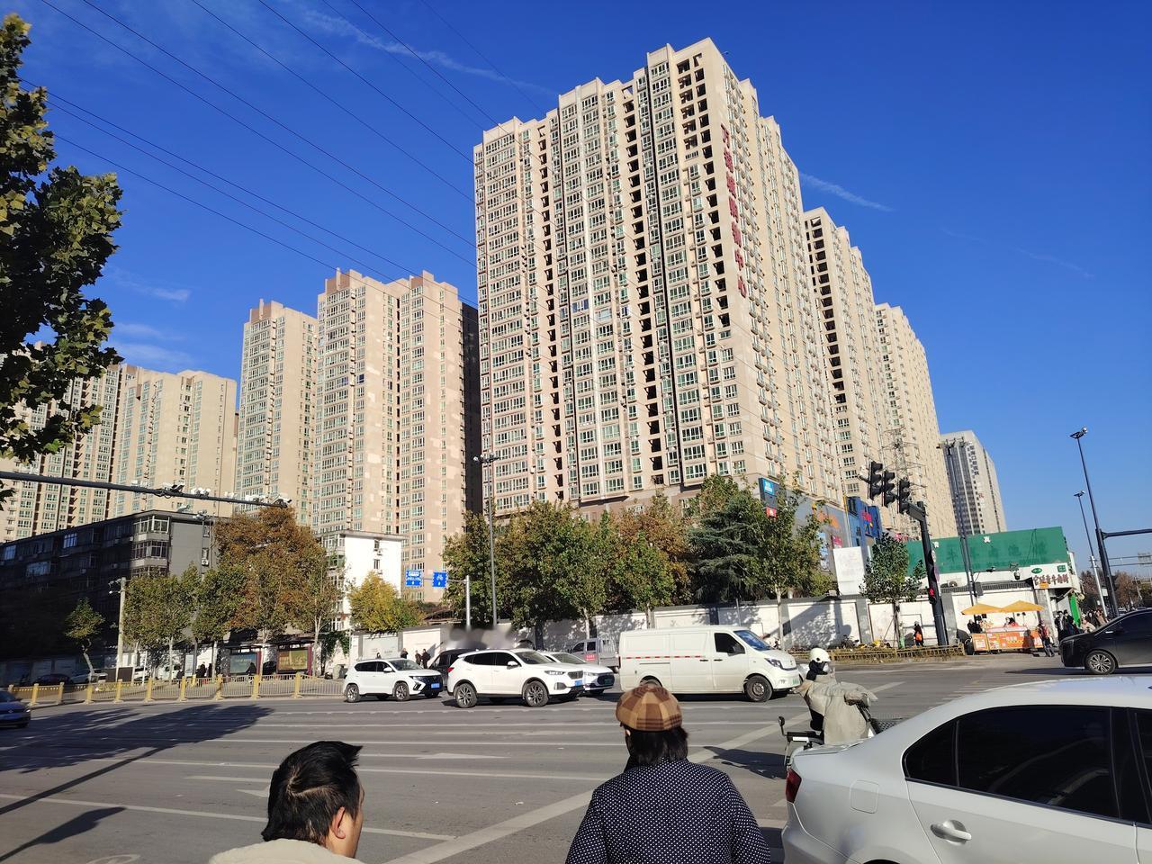 儿女邀请父母到家里住，无论邀请多么热忱，下的决心有多大，都好似魔鬼的呢喃。倘若退