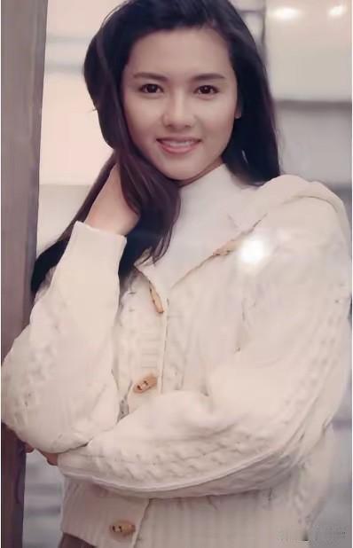 1996年，马上就要结婚的李丽珍，因为禁不住王晶高达400万片酬的诱惑，选择再次