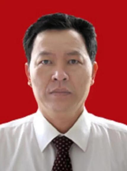 1984年，战斗英雄杜海山被妻子告上法庭，妻子含泪控诉：每月70块钱的工资，他只