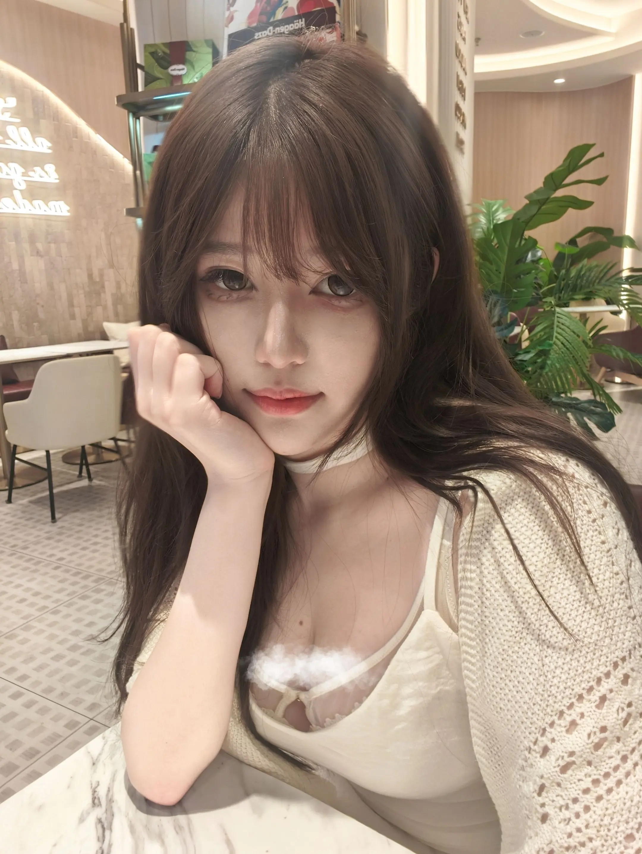 许愿散步遇见小猫咪半路和我讲话。