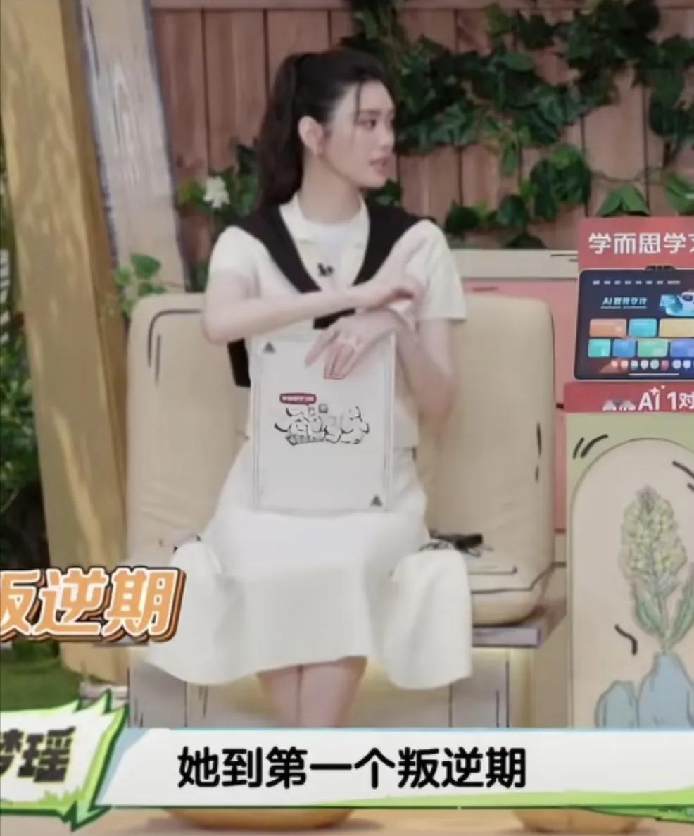 奚梦瑶谈何猷君教育孩子的方式，说：“妹妹现在三岁，她到第一个叛逆期，以前你跟她讲