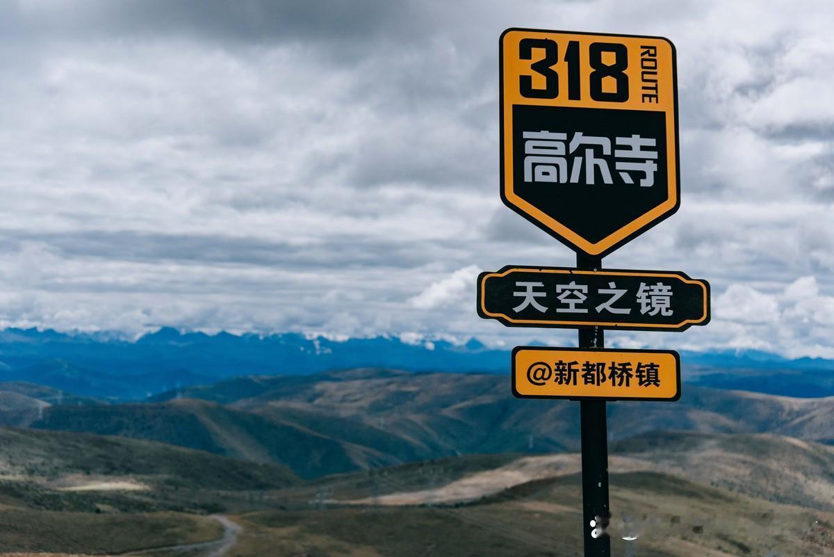 你见过连新手司机都能轻松驾驭的秋日仙境吗?川西环线就是专为自驾小白设计的黄金路线