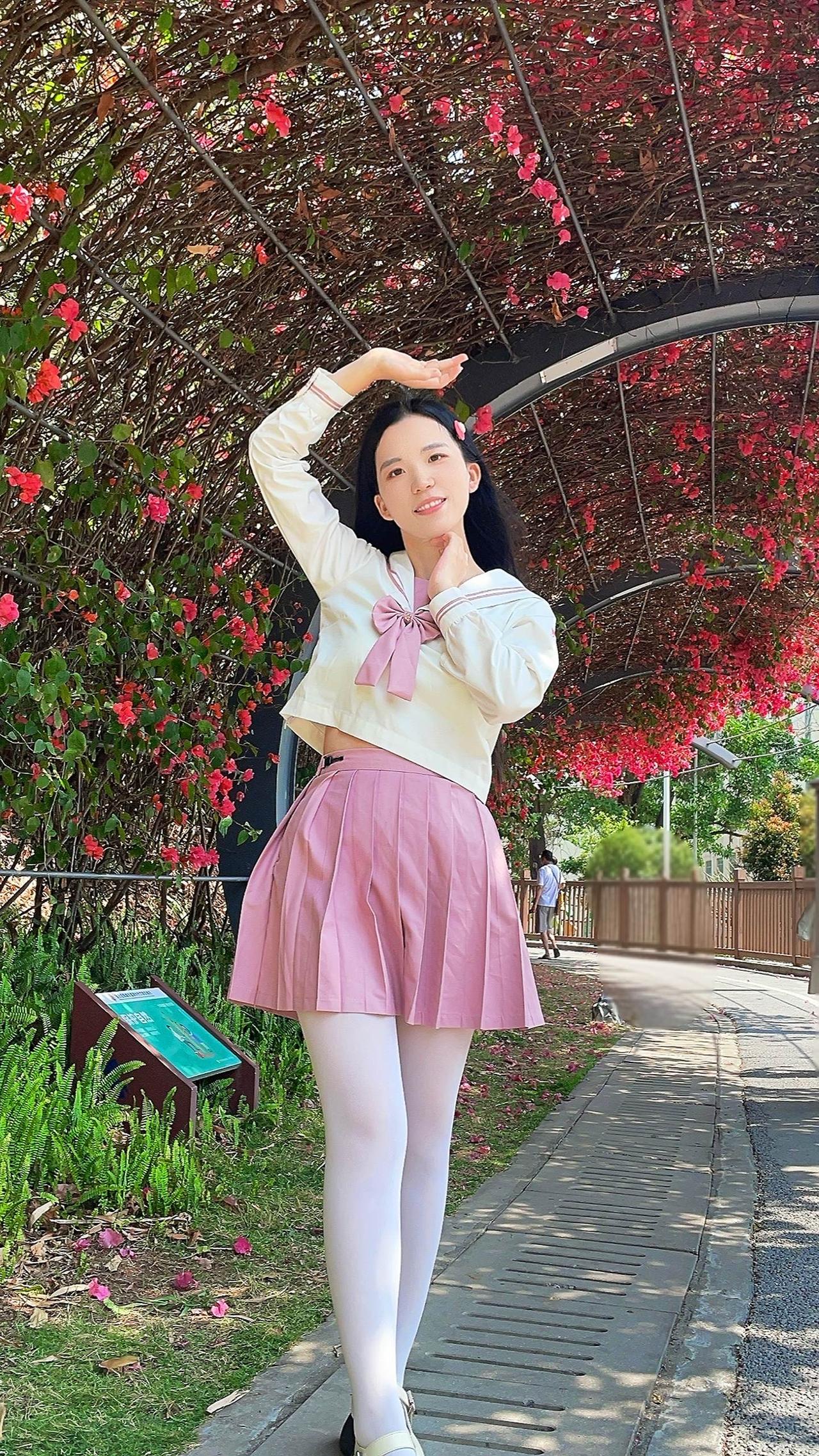 衣服是为你准备好的魔法，一件模糊年龄的界限。美女jk甜美女孩今日穿搭