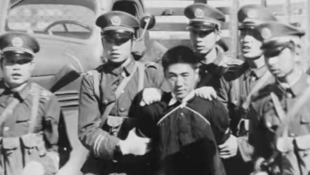 1979年，青海，一个17岁少年被连捅14刀，凶手当众叫嚣：“我爸是干部，我肯定