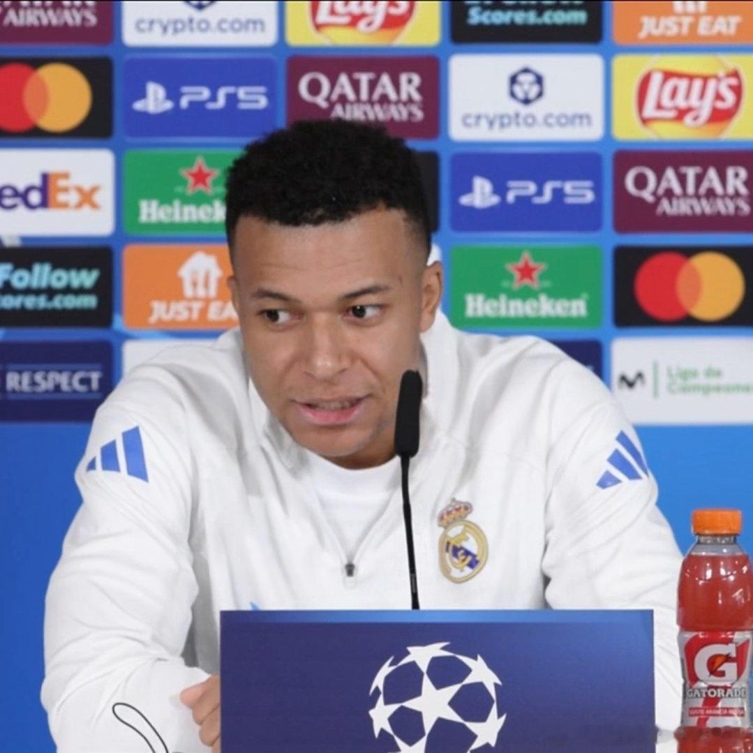 01月19日欧冠皇马对阵摩纳哥的赛前，姆巴佩出席发布会，谈到了球员与阿隆索的关