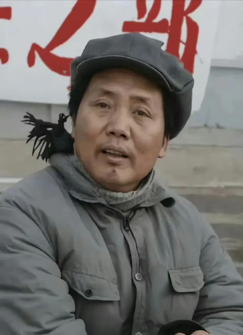 家人们！我看到一张毛主席的照片，真的超级珍贵，画面还特别清晰，我头一回见呢！瞬间