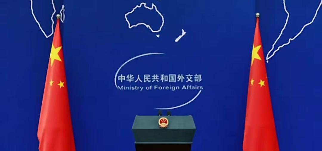 外交部这则声明最解气的地方，不是骂得凶，而是逻辑闭环做得太漂亮。十年前南海仲