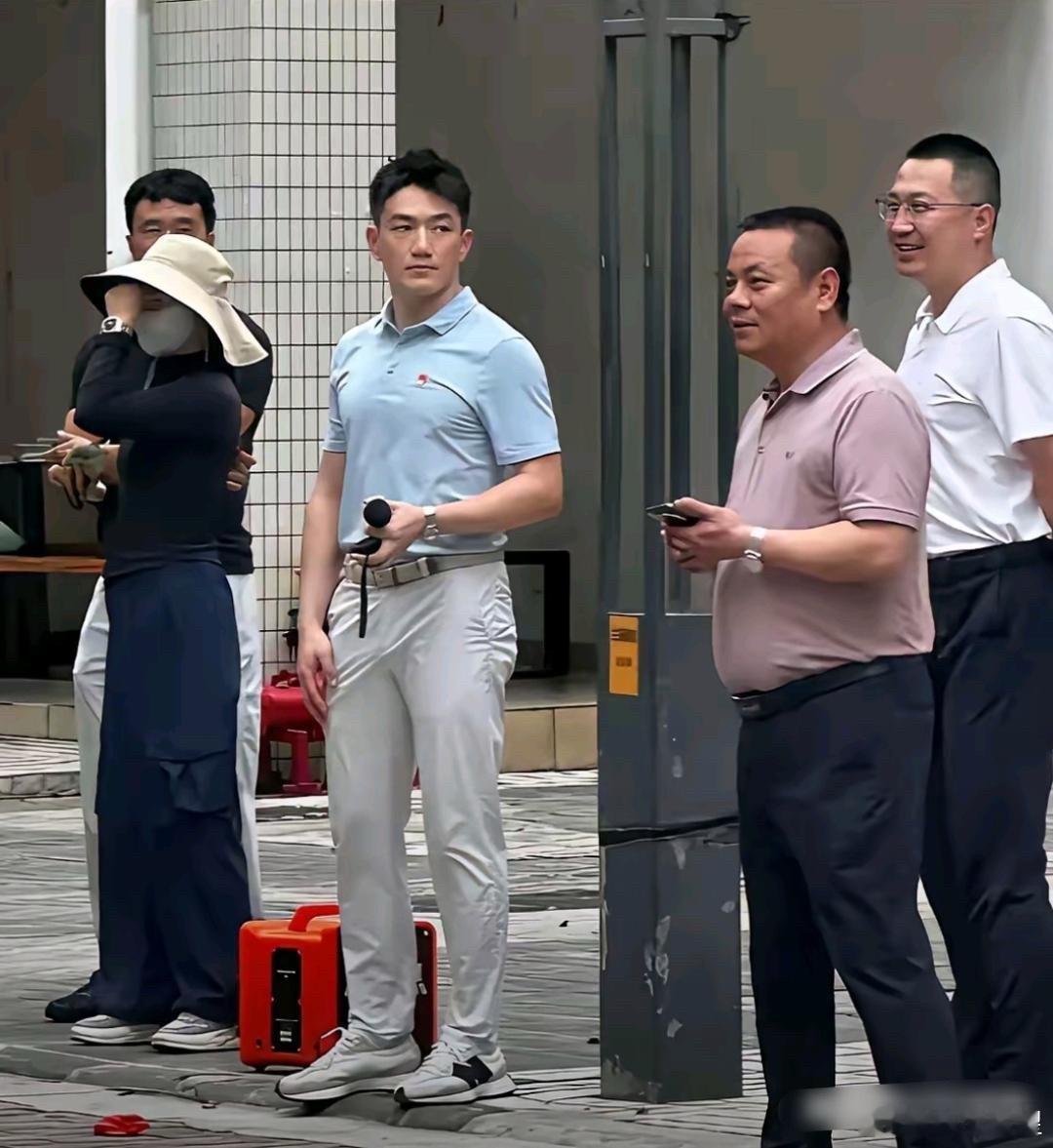 偶遇张馨予的老公，也没有那么帅。