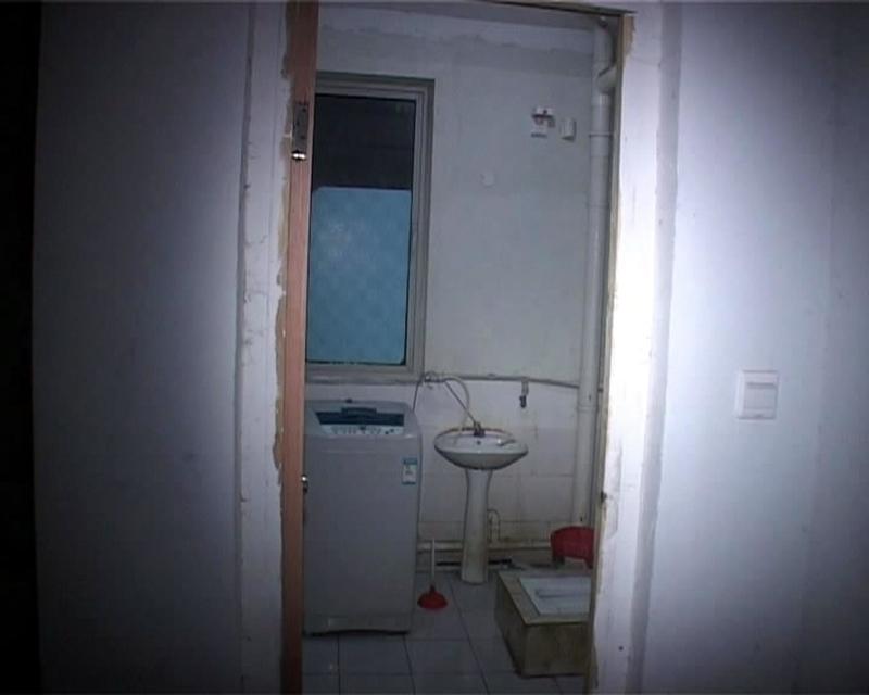 现在的诈骗手段真是层出不穷！上海普陀有个叫吴某的男子，为了骗钱简直无所不用其极。