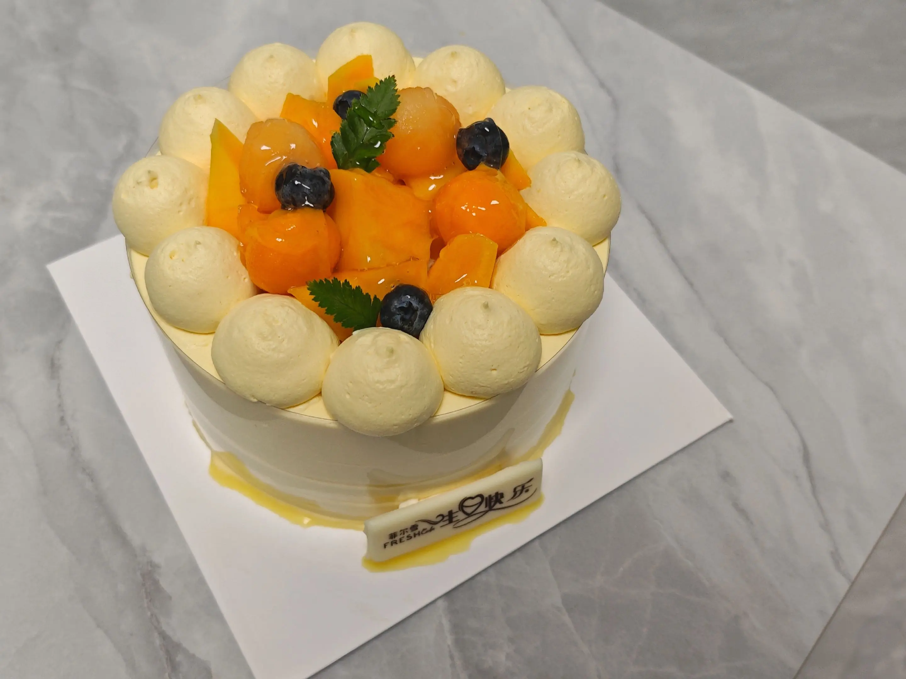 23岁了。   花是女朋友送的哦