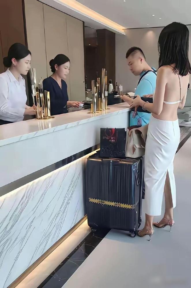 这样的女人，只要看一眼，就谁都知道她是干什么的，无需多说，无需多问。最近刷到