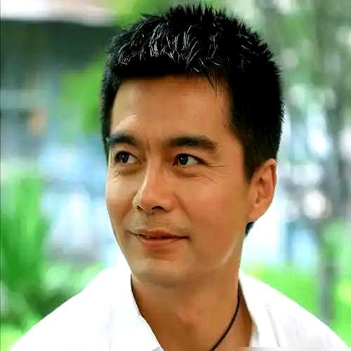 许亚军给儿子转钱秒收秒不回评论区全在“哈哈哈”：爸，你转的不是生活费，是“已读