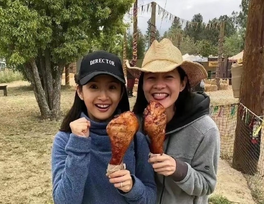 林依晨夫妻游玩照，不得不说，她老公长得真帅，两人太般配了。​​​​