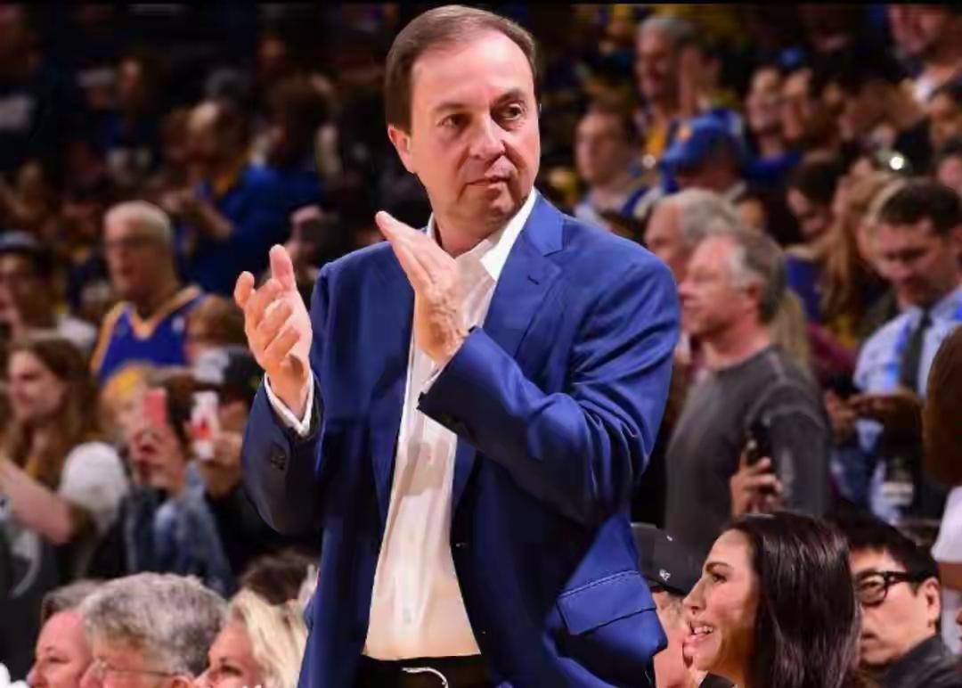 一个人，决定本赛季勇士的命运!这个人，既不是库里，也不是科尔，更不是小邓利维，