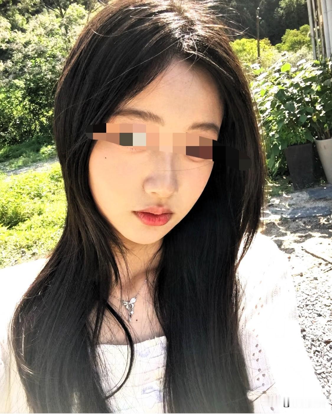 一对男女去相亲，感觉良好。女方提出去超市转转，男方同意。一进超市女方直接奔向车厘