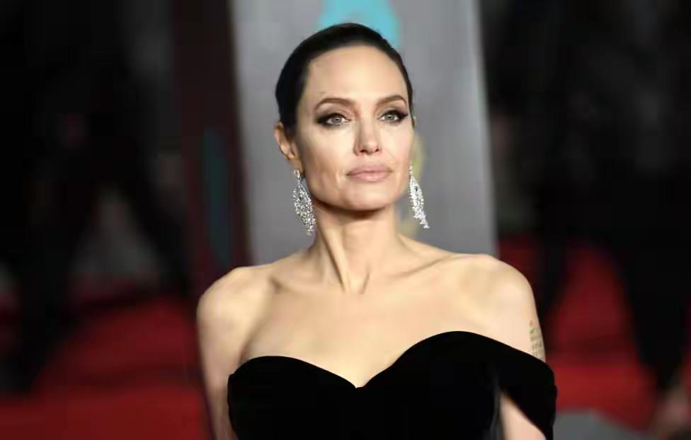 好莱坞巨星朱莉都救不了？33岁司机访乌遭征兵，90天动员令下真没特权！别觉