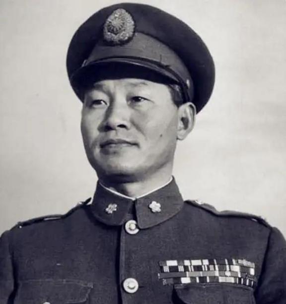 1942年，美国记者为了羞辱中国军人，便“质问”孙立人：“中国人在印度到处偷汽车