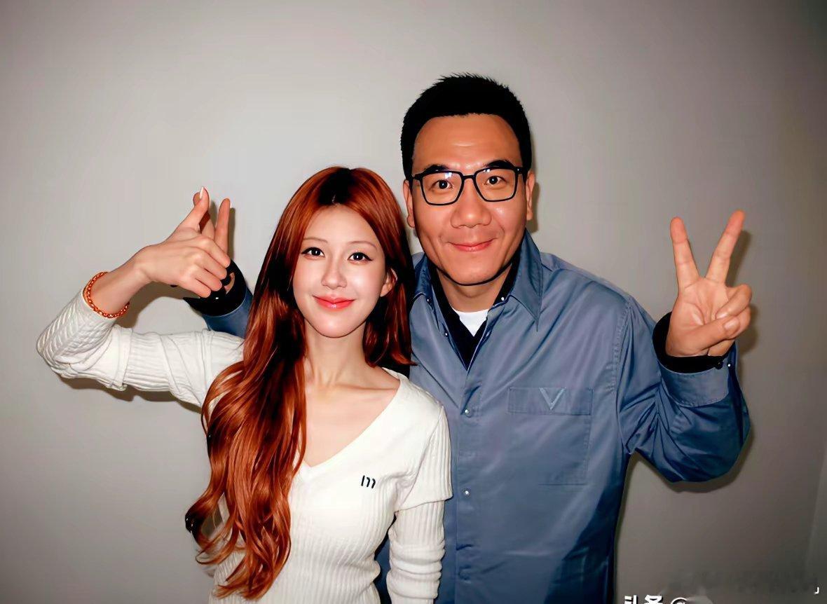 哇塞！这事儿你们品，细品。一个曾经的娱乐公司创始人，CEO啊，不做大哥好多年，回