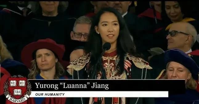 太有出息了这孩子刚刚结束的美国哈佛大学毕业典礼，来自中国山东青岛的女留学生蒋雨