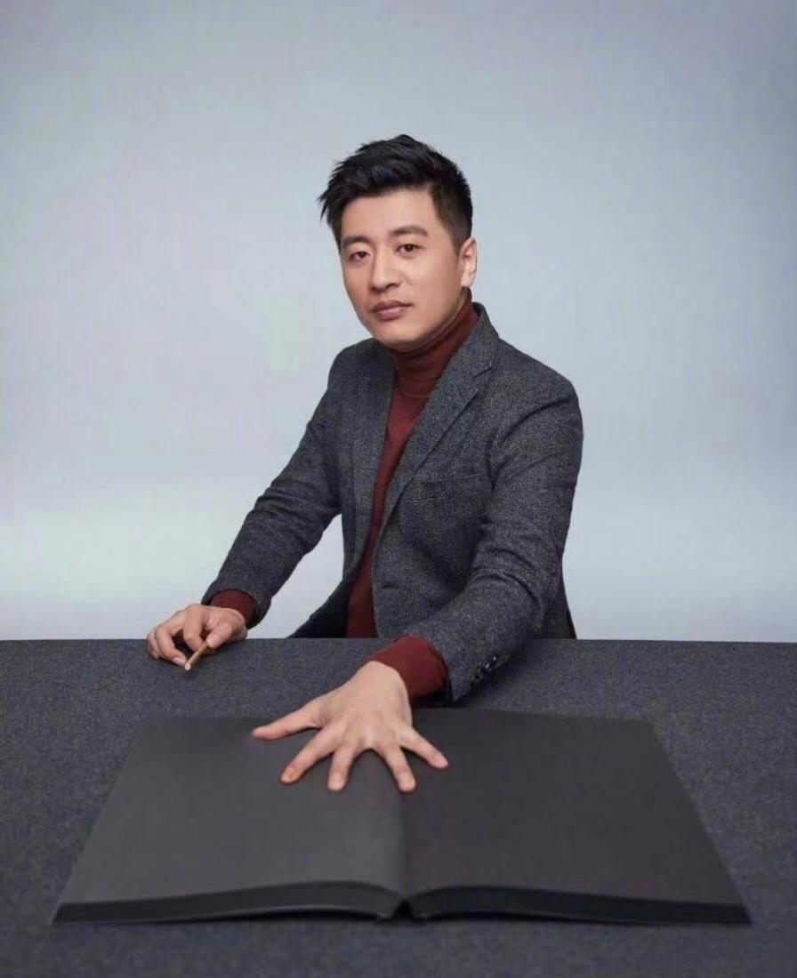 张雪峰有一段戳透千万北漂的经典语录：“不要去看三里屯，不要去看SOHO，不要去