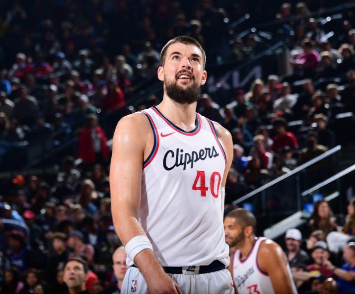 祖巴茨一句话捅破快船真相！平时闷头干脏活累活的祖巴茨，现在居然对着记者放话了，