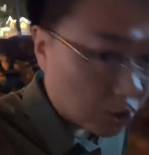 终于有人站出来了！”男子说：“我们该整顿的不应该是幼儿园，该整顿的是已经失控了的