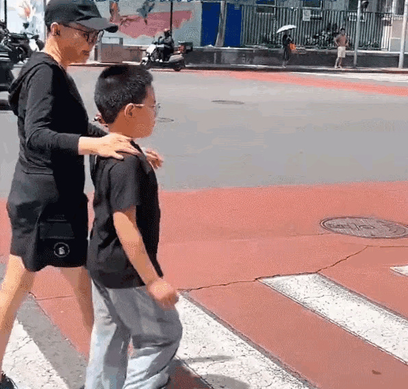 宋丹丹对英达最大的惩罚，就是两个孙子都姓宋。想当初两个人离婚以后闹得非常不愉快