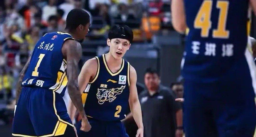 广东97-94险胜广州，能告诉我们4个事实。1、广东队引援不理想。萨姆纳就是个高