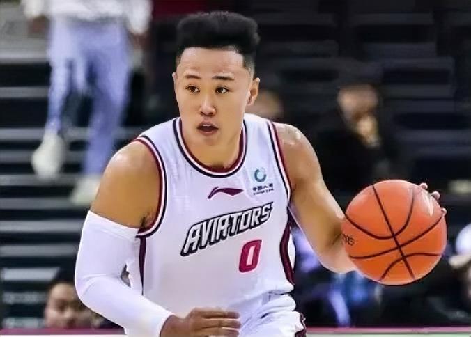 深圳111-86大胜吉林！两位国手数据表现对比！！贺希宁：12中8，三分球