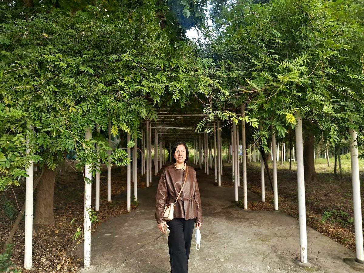 “更年期=发胖”几乎成了闺蜜群的默认剧本,可48岁的阿May把体重钉在110斤快