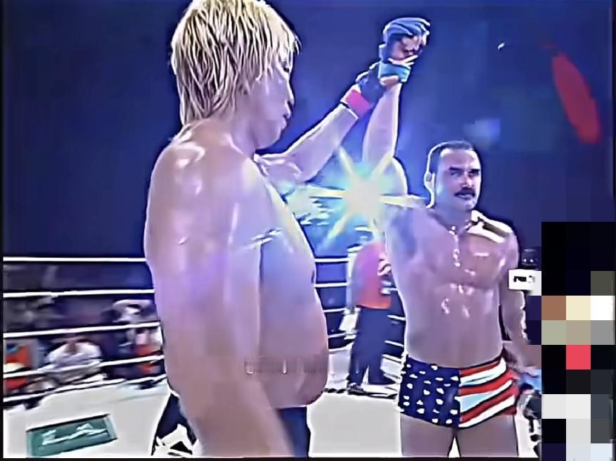 美国选手给日本选手脸都打平了，日本选手顶着拳头往上上，这就是武术道精神，美国人怎