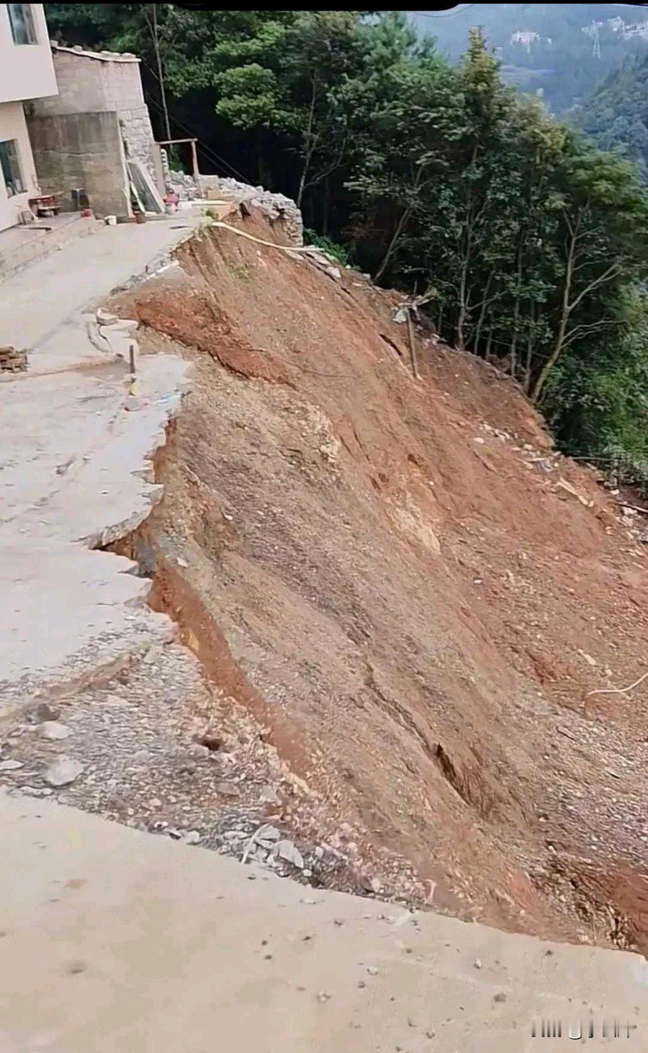 这房子还能住吗？要不要搬走？
