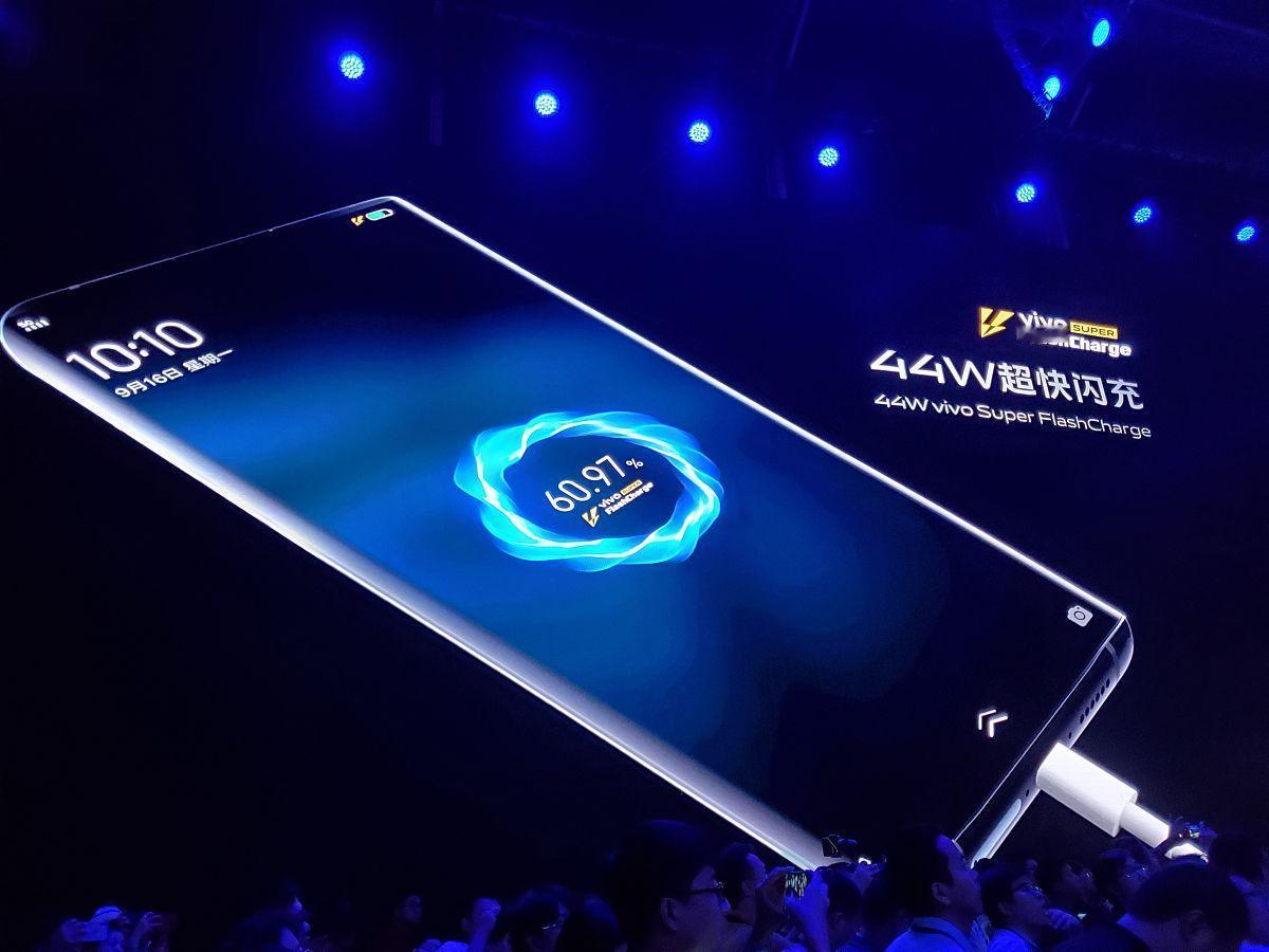 9000mAh+120W快充！REDMITurbo5Max改写续航规则大