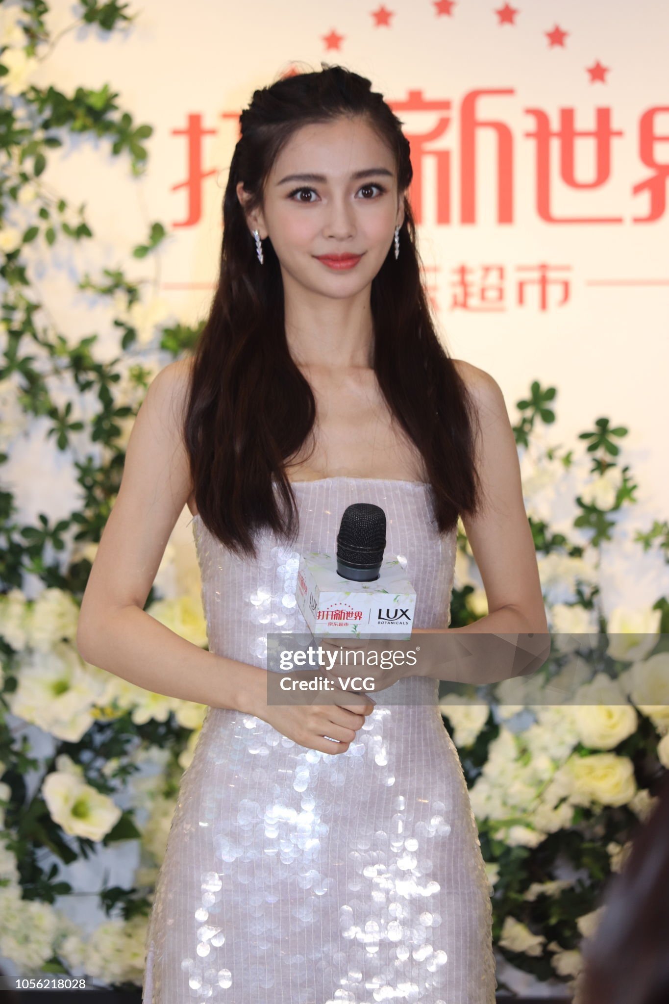 离Angelababy的脸只有两厘米angelababy在复制粘贴的时代，你