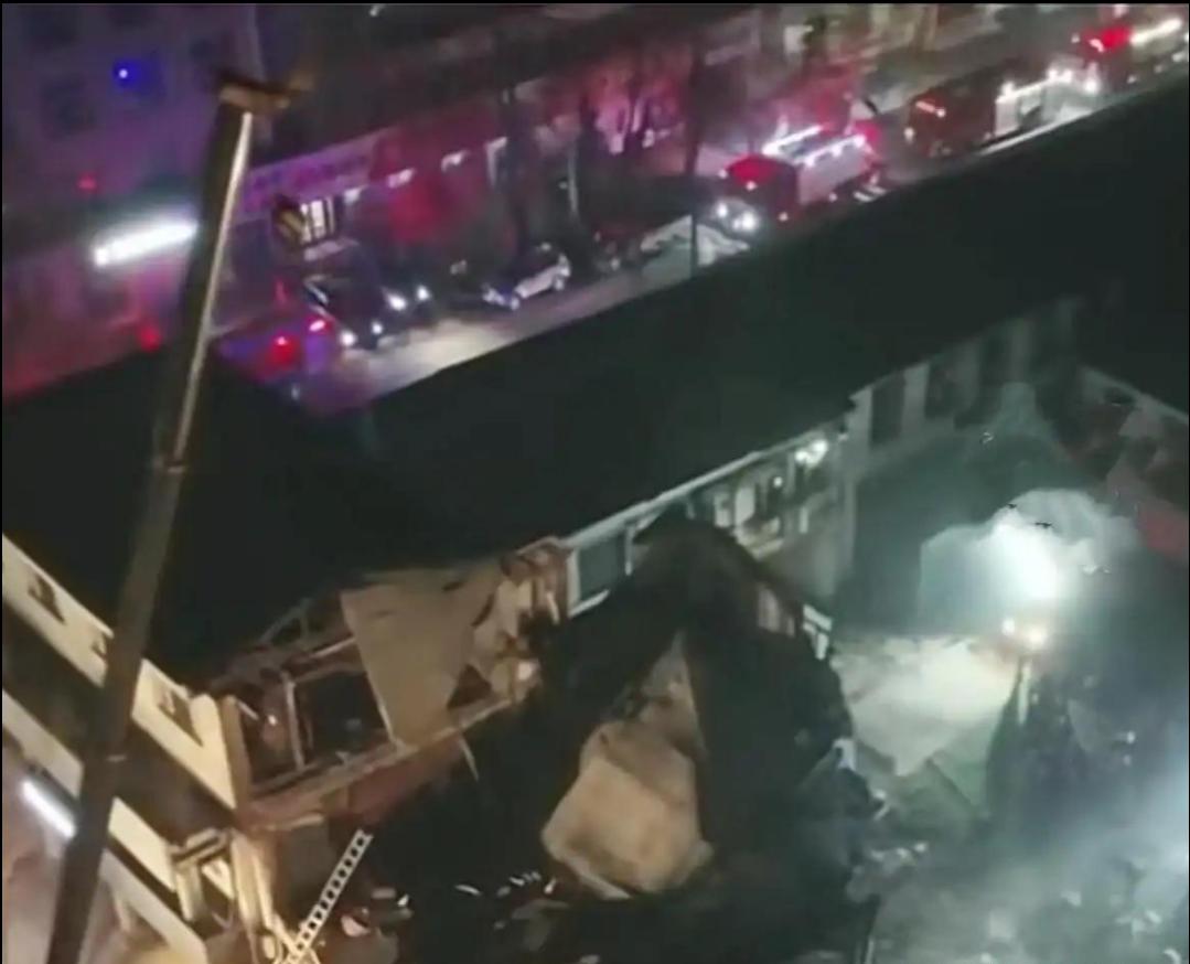 黑龙江海林一建筑突发坍塌事故3月29日，‌黑龙江海林市海林镇‌一建筑发生‌部分