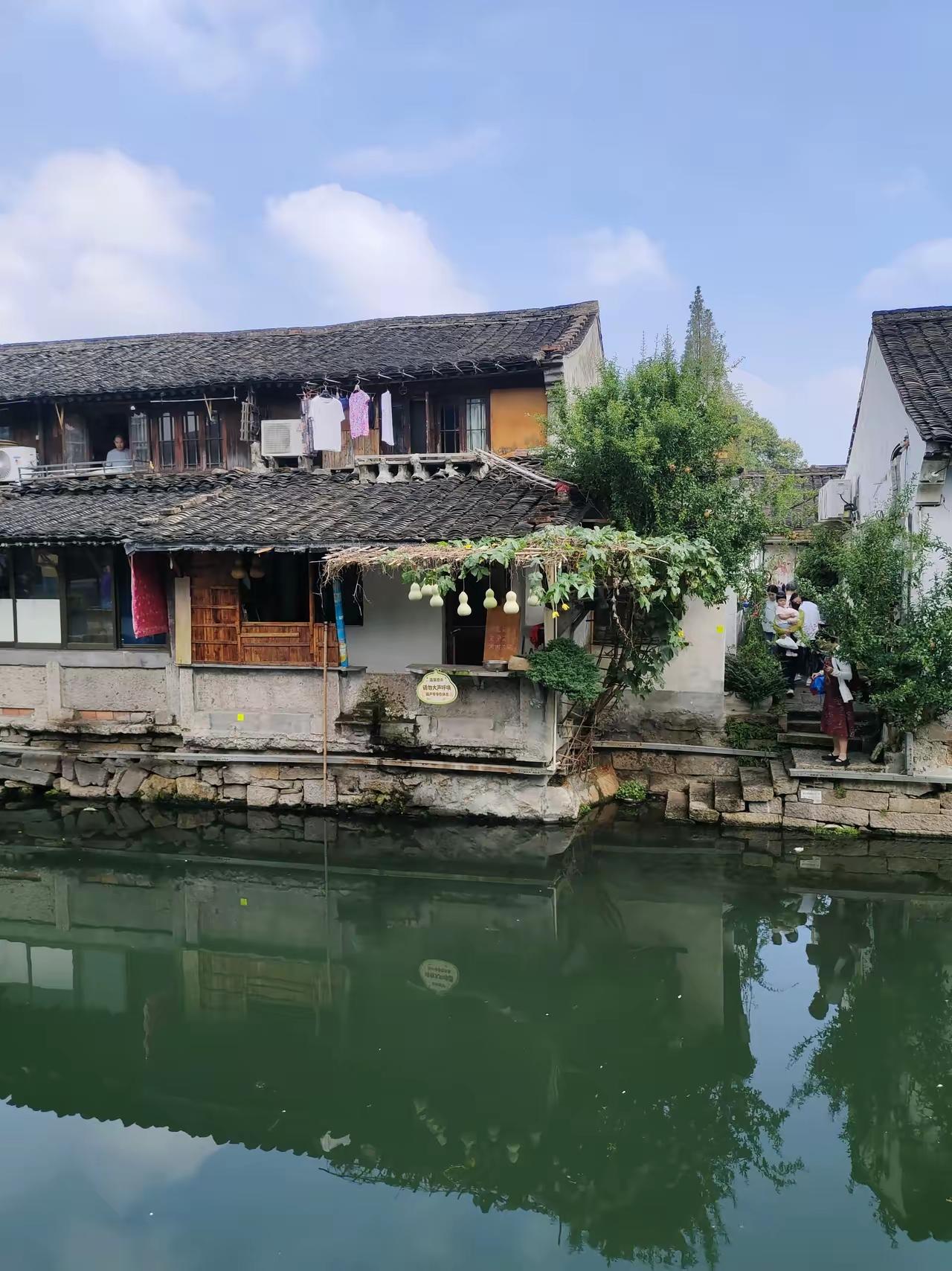 葫芦回来了，还是有很多游客来打卡，看来中秋和国庆人会更多，这波流量看来还没熄火。