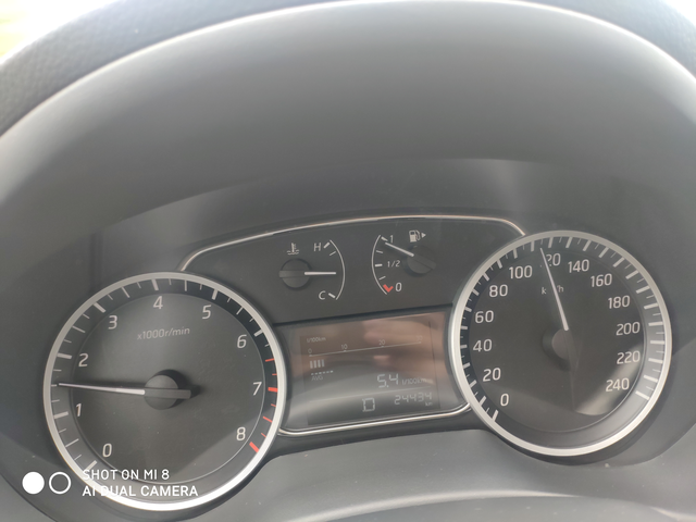 一模一样路况，轩逸表现远远赶不上朗逸40多km市区，300多km高速回老家，上