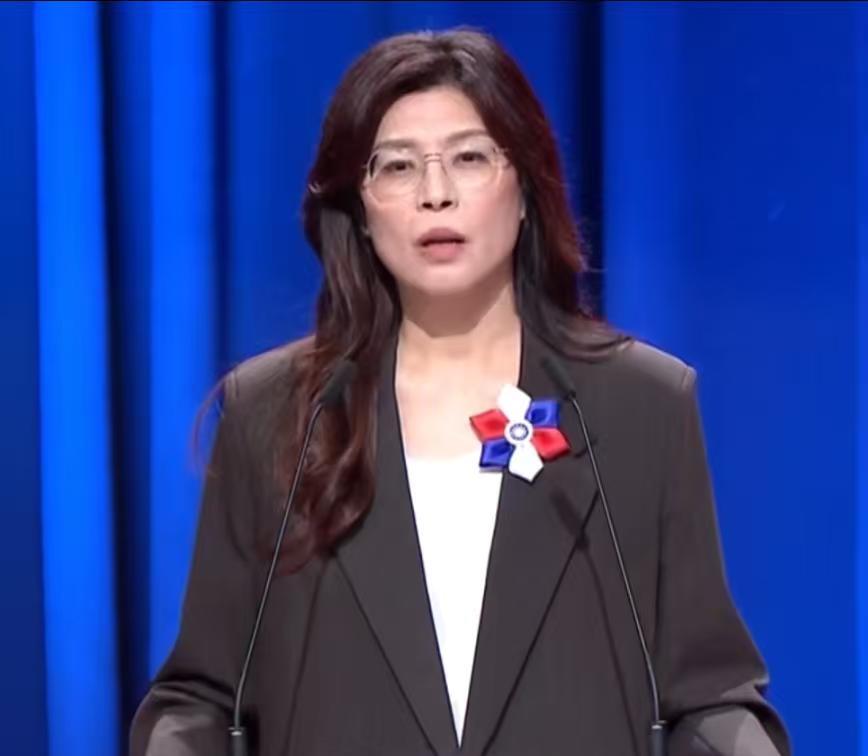 郑丽文在今天的政见发表会上说，她如果当选后就会去日本拜会高市早苗，高市早苗昨天当