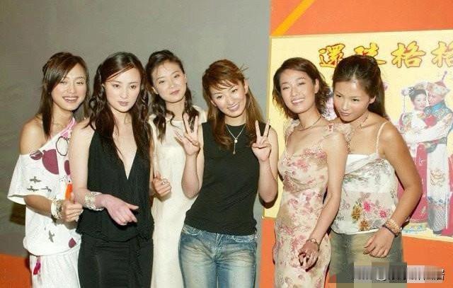 看到这张旧照片，不得不说琼瑶的眼光真是太毒了，在那个没有美颜没有滤镜的年代，