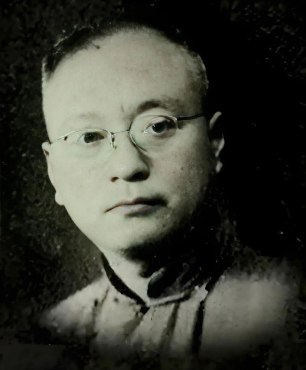 1939年4月9日傍晚，天津英租界大光明电影院。电影放到一半，银幕上突然打出一行