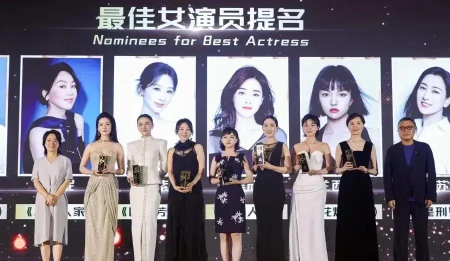 以后想拿主流奖项的编剧、导演、剧组肯定都将要避雷演员刘亦菲了。不是因为刘亦菲