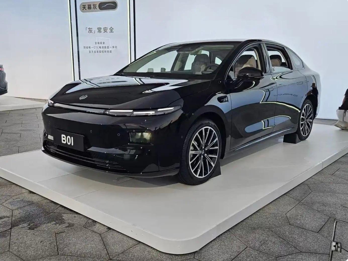 售价8.98万起，“卷王”零跑B01上市。新车共推6款车型，售价区间为8.98万