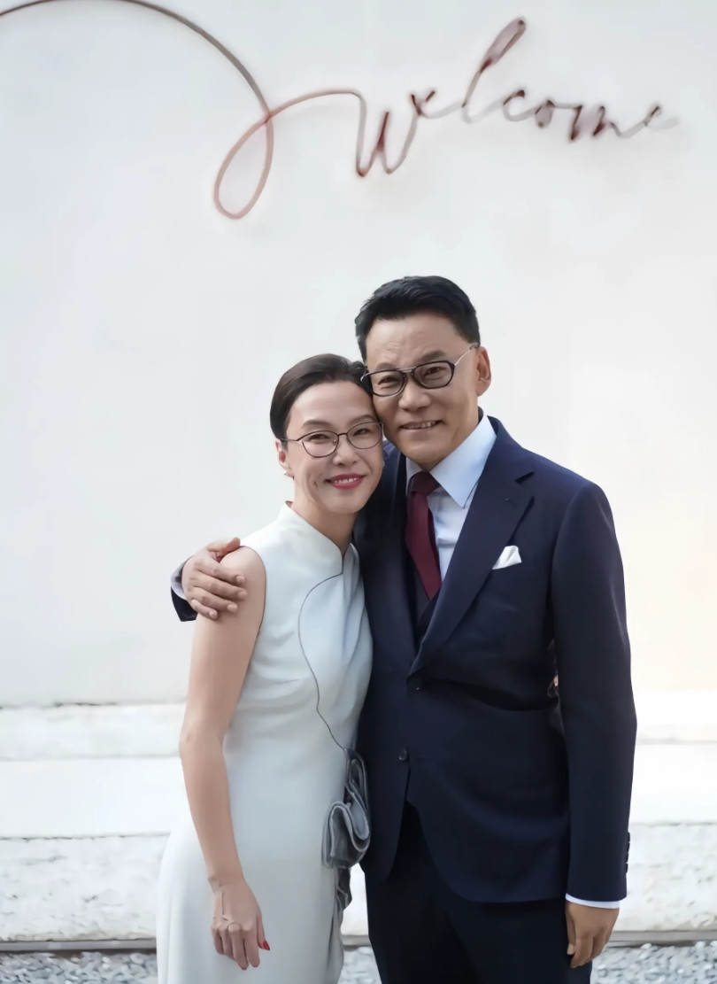终于搞明白了为啥李国庆60岁结婚送来全是祝贺原因很简单，明眼人都知道，因