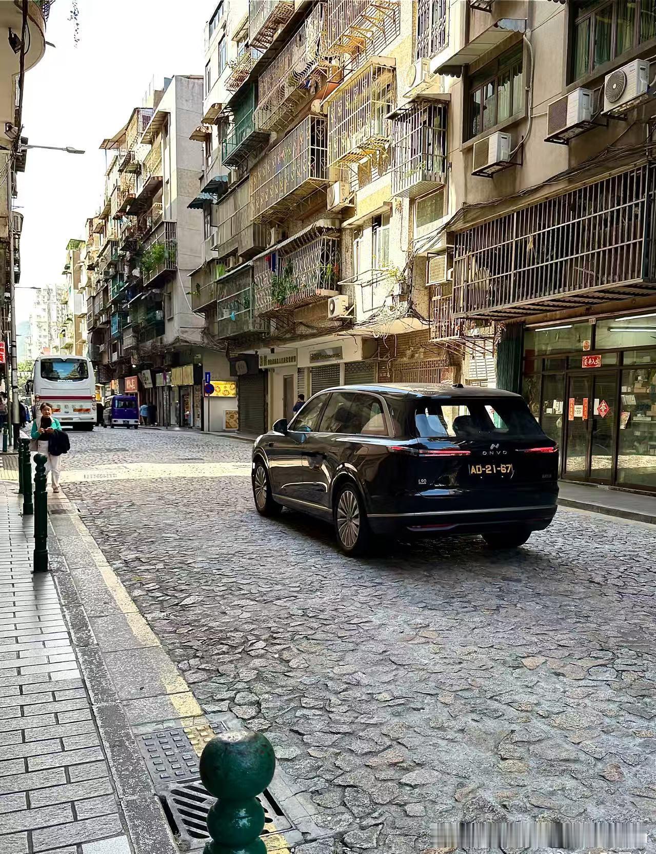 绿牌确实伤颜值。。。这是澳门首台乐道L90