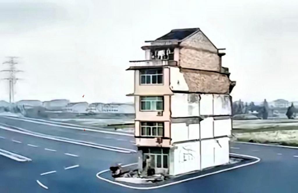 2003年，上海钉子户放出狠话：“没有六套房加一个亿，你们休想让我搬走！”为此，