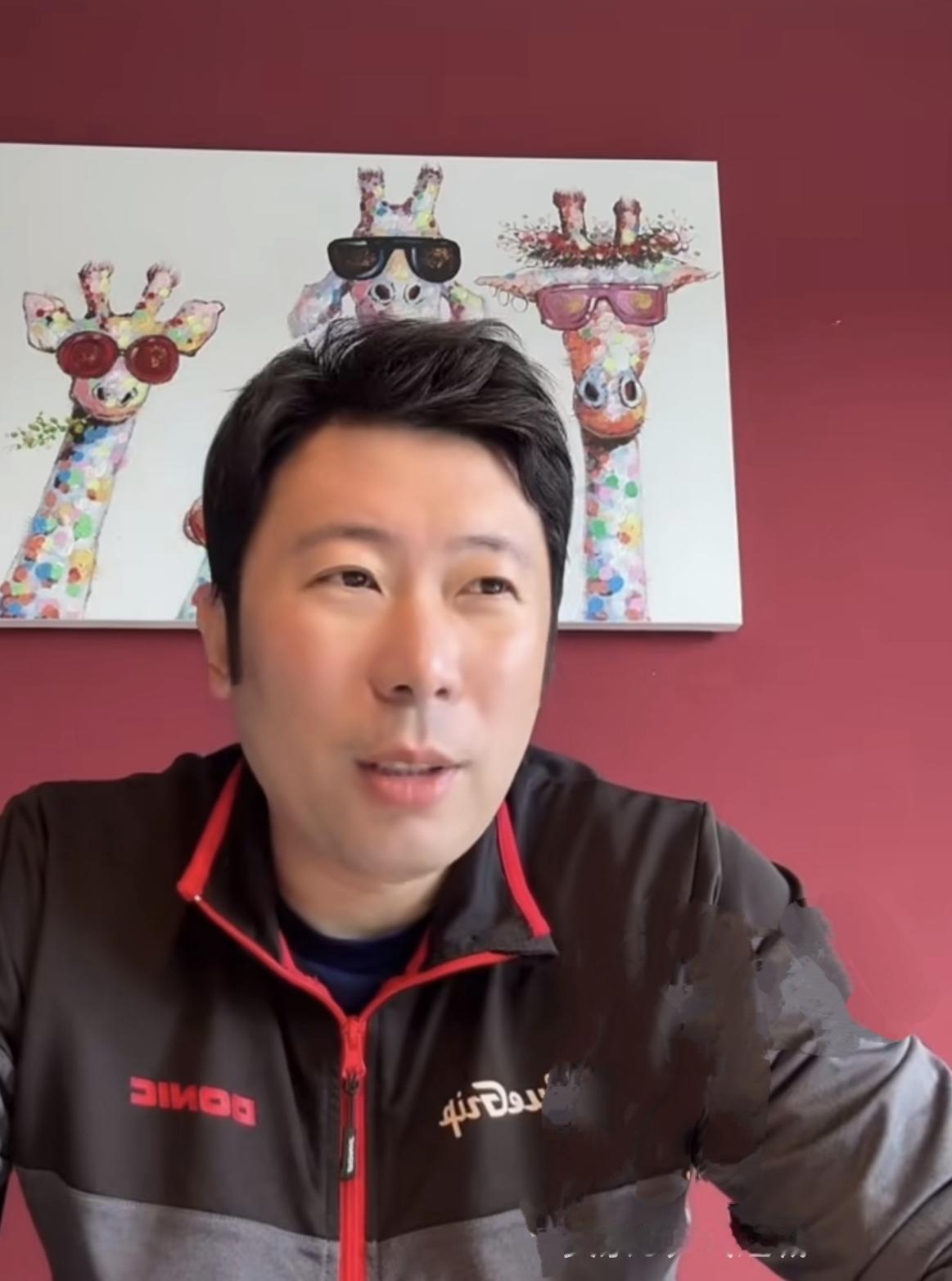 雷洋：樊振东硬实力依旧更强，只是缺少国际高水平交手机会。长期缺少和顶尖选手对抗，