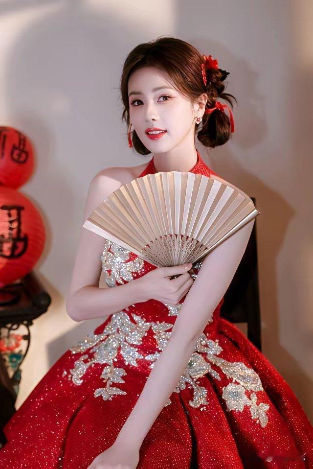 白鹿、赵露思、虞书欣的牌局，一个已经悄悄换了赛道，把另两个甩开了身位。别只盯着《