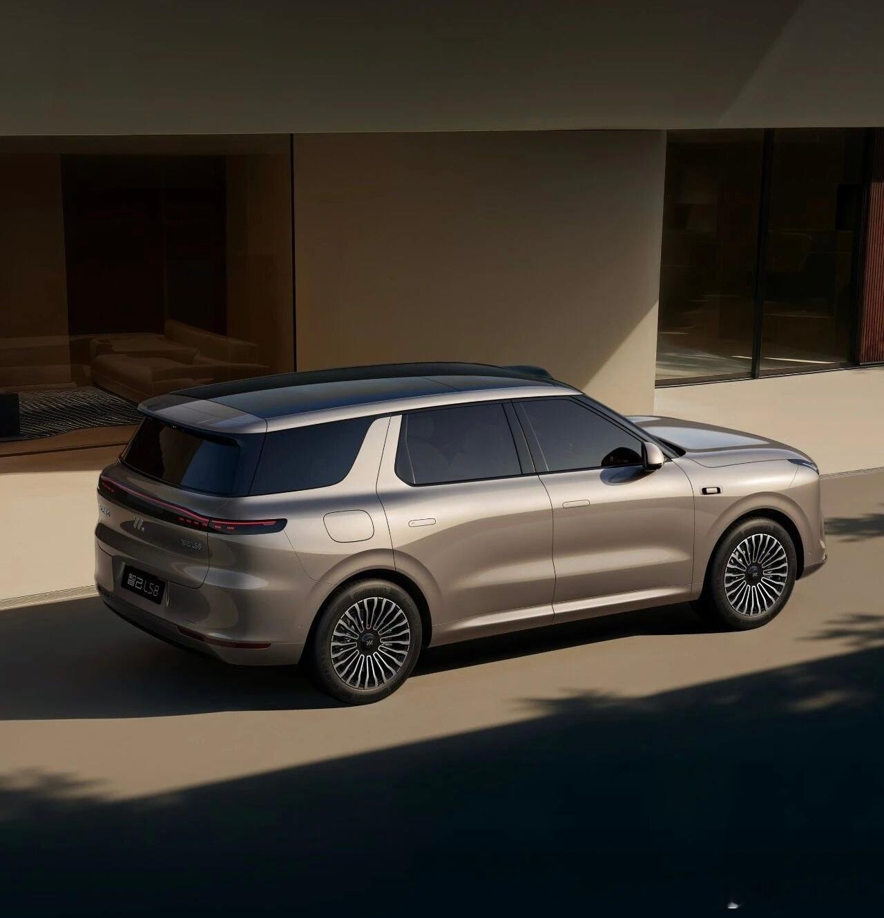 智己LS8马上就要见面了。智己的SUV家族车型，从6到9，侧面设计都不太一样。尤